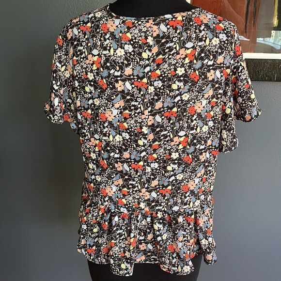 GAP floral crepe keyhole tie neckline glitter sleeve ruffle hem top. Medium. - Picture 4 of 5